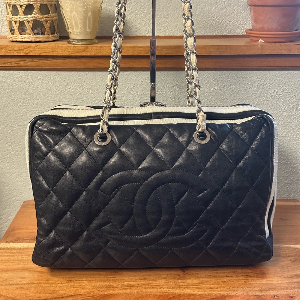 CHANEL Lido Bag/Tote 💙 Navy Blue - Picture 1 of 14